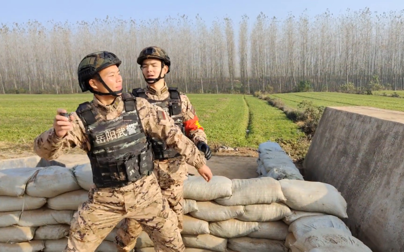 武警湖南总队岳阳支队组织官兵开展手榴弹实投训练(武警湖南总队 肖伟