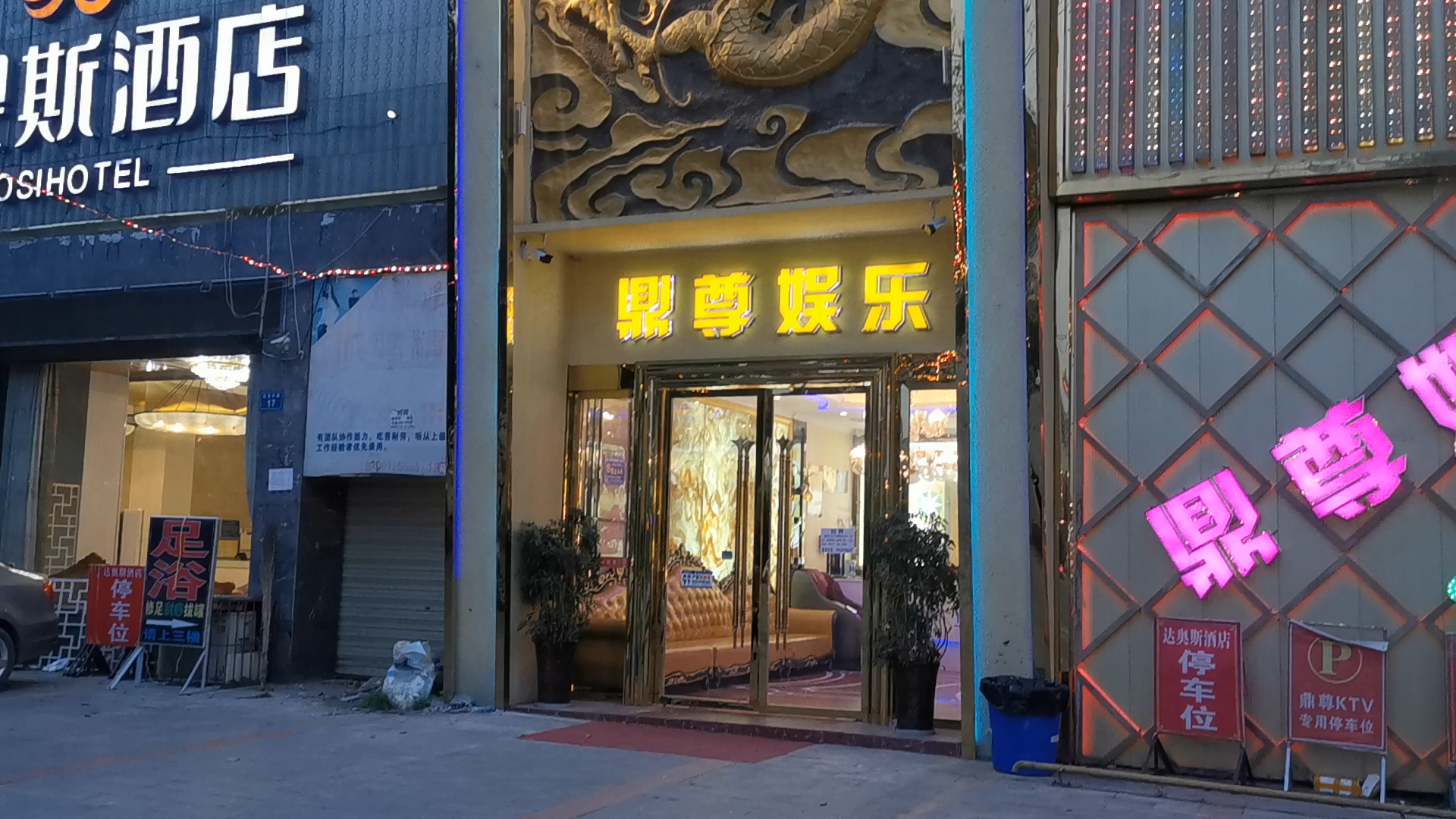 盐亭嫘祖桥头鼎尊