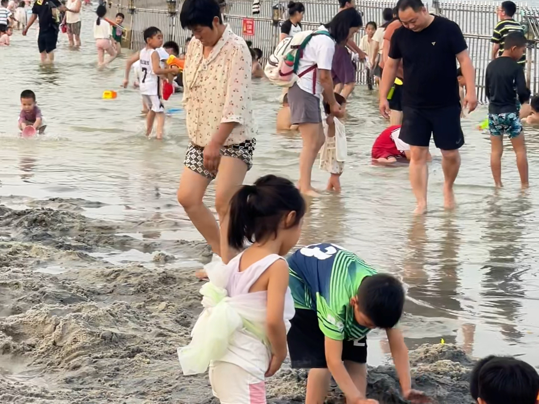 【下饺子】模式开启!开封西湖银沙滩人山人海