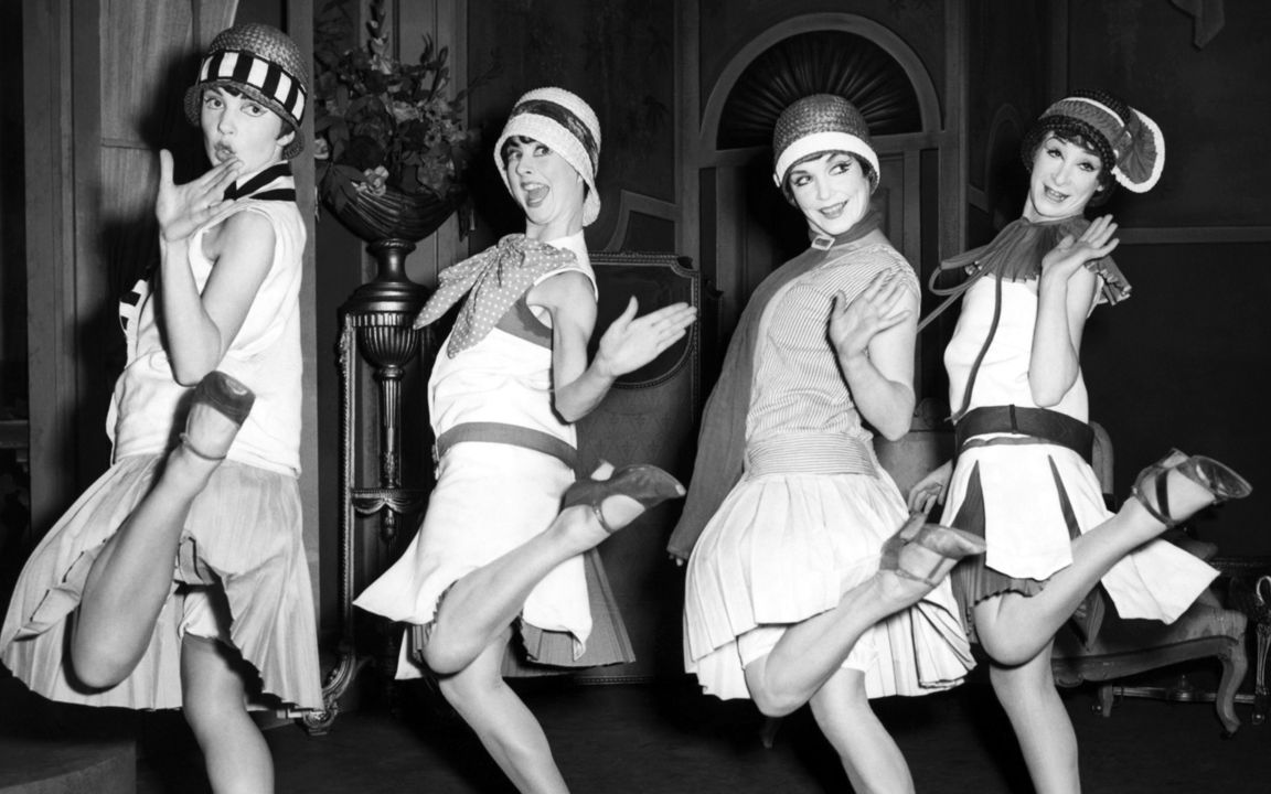 flappers - the roaring twenties(喧嚣的二十年代)