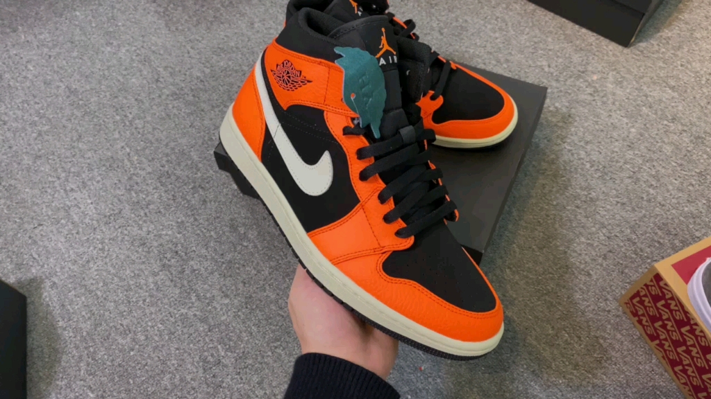 nike air jordan 1 mid 黑橙小扣碎