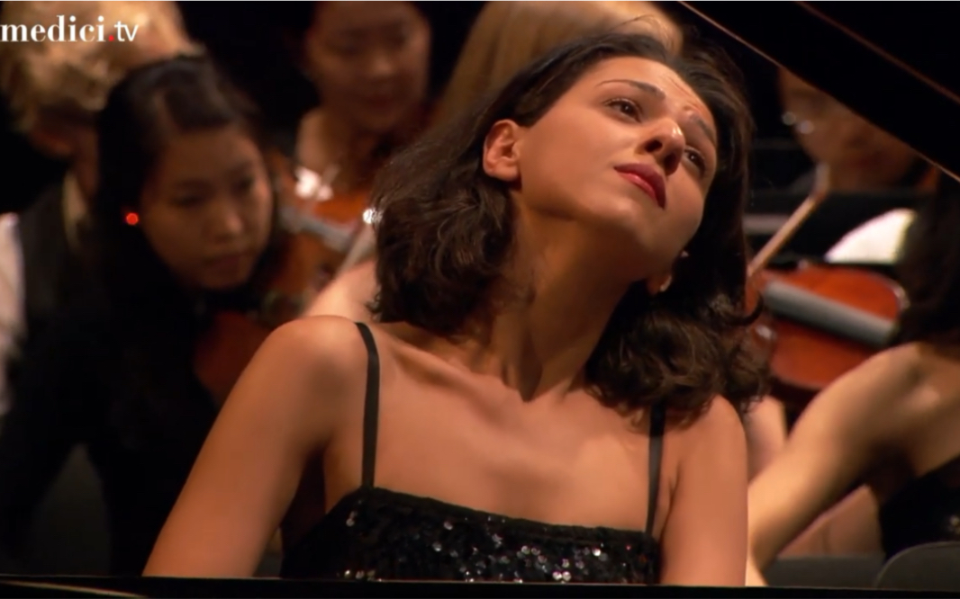 [图]Khatia Buniatishvili & 拉赫玛尼诺夫-d小调第三钢琴协奏曲 第一乐章 Rachmaninov-Piano Concerto No.3