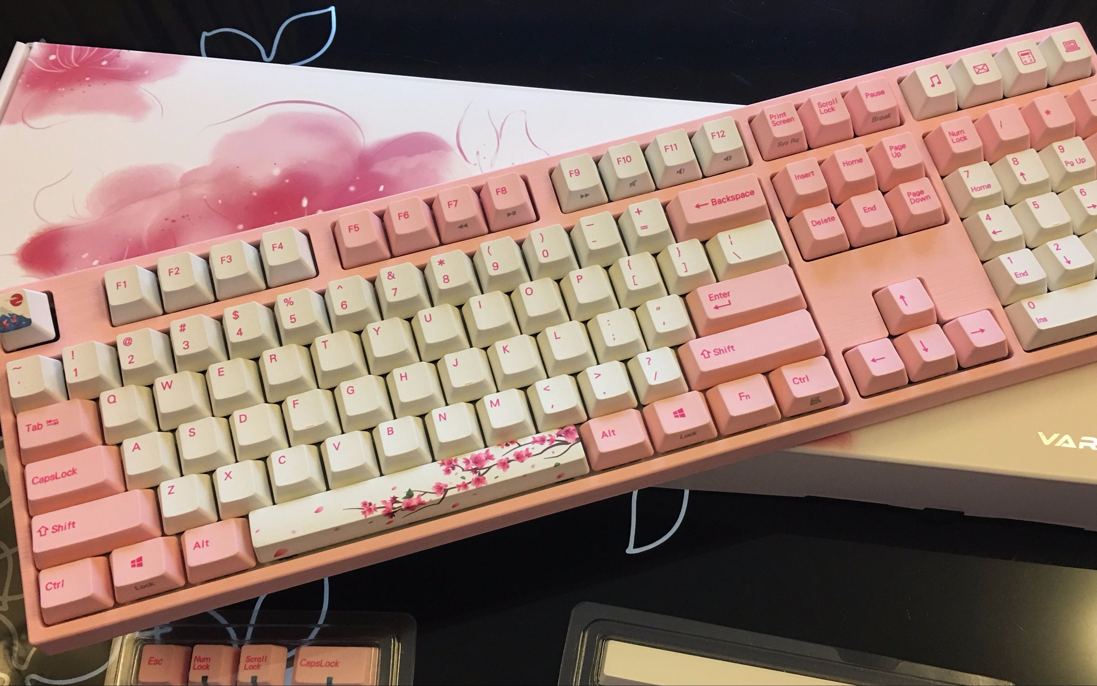 传说中的阿米洛樱花键盘青轴108m开箱