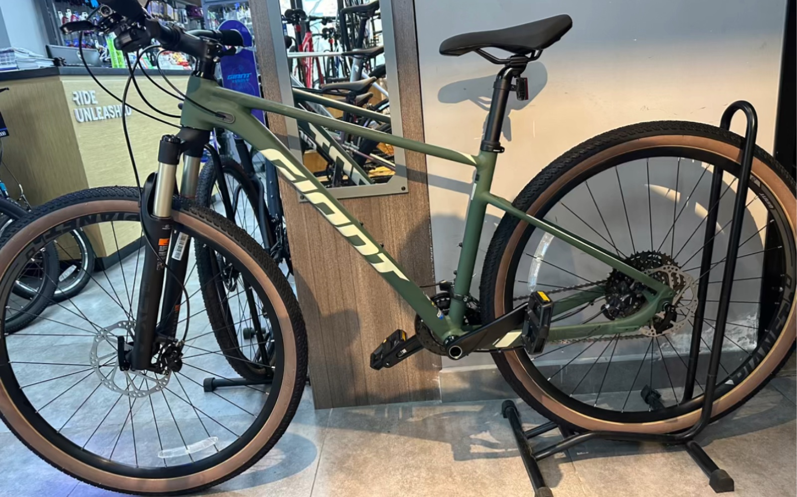 捷安特2024款xtc800全消光寻猎绿!