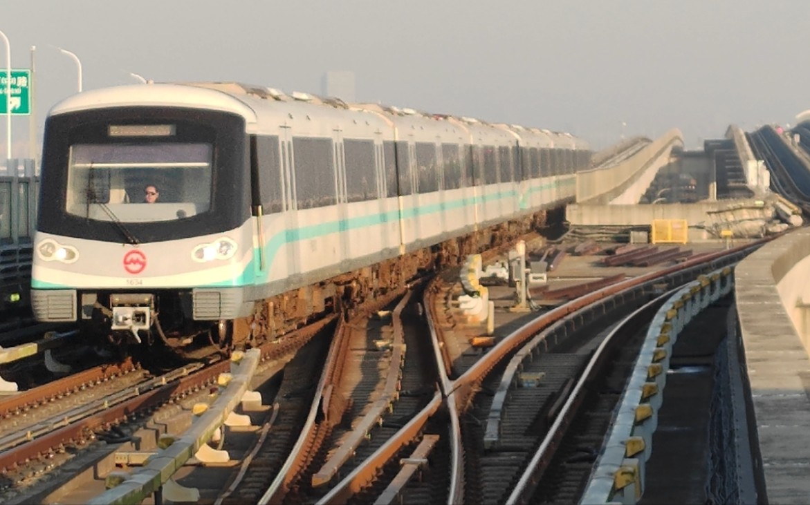 上海地铁16号线 当日首班直达车#1634—#1630(滴水湖方向)于7:35不