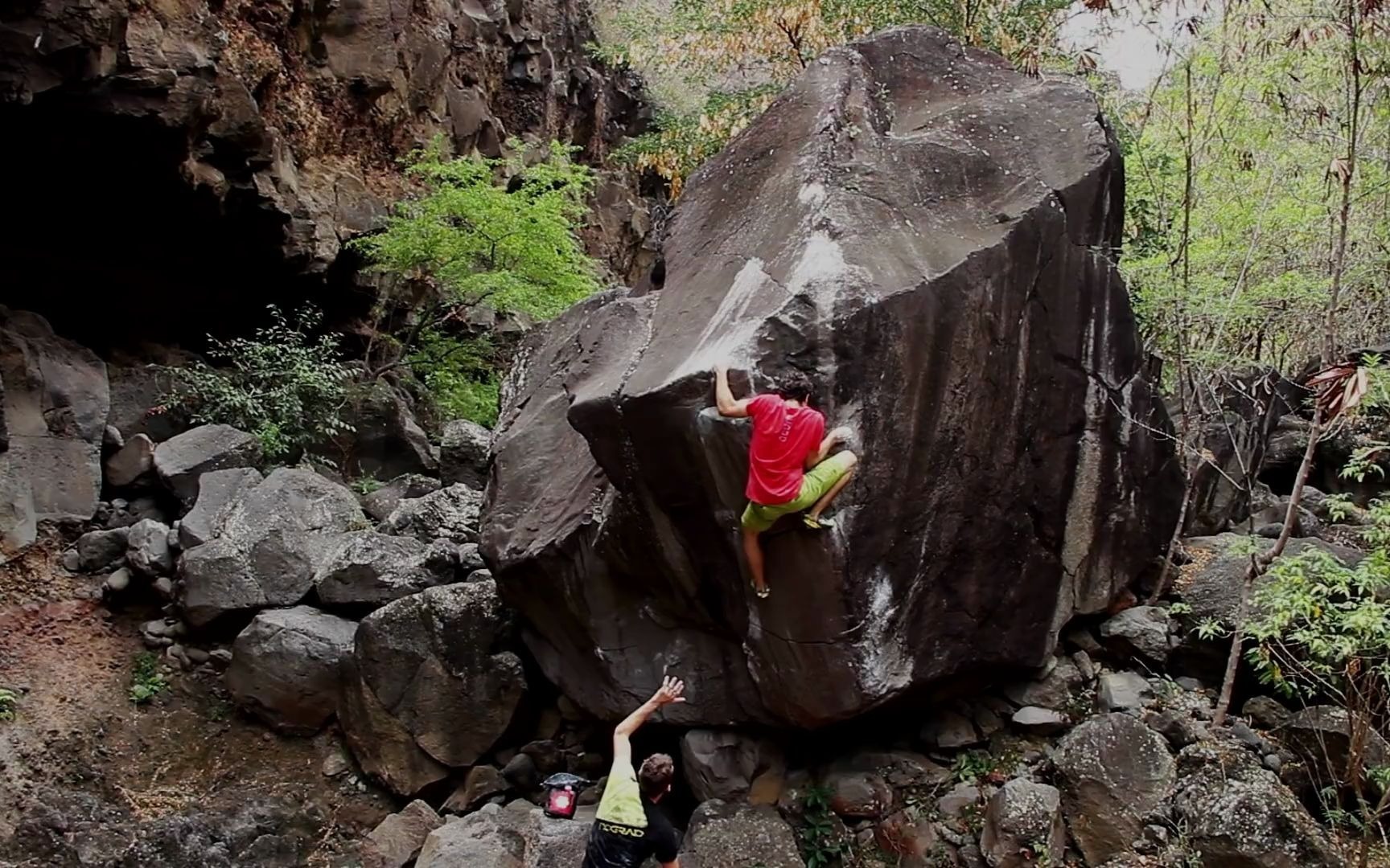 [图][攀岩|抱石] Bouldering on La Réunion - Immortel Island #1 - PsychoPad