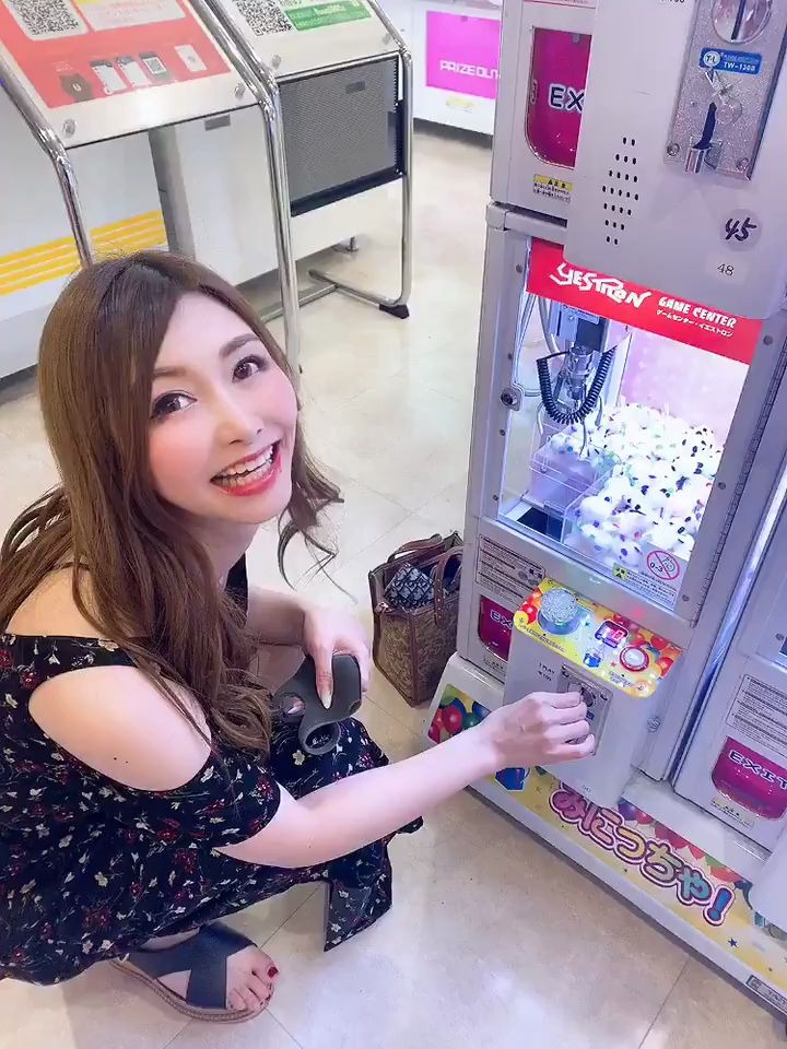 三浦歩美玩夹娃娃机有一手呀~