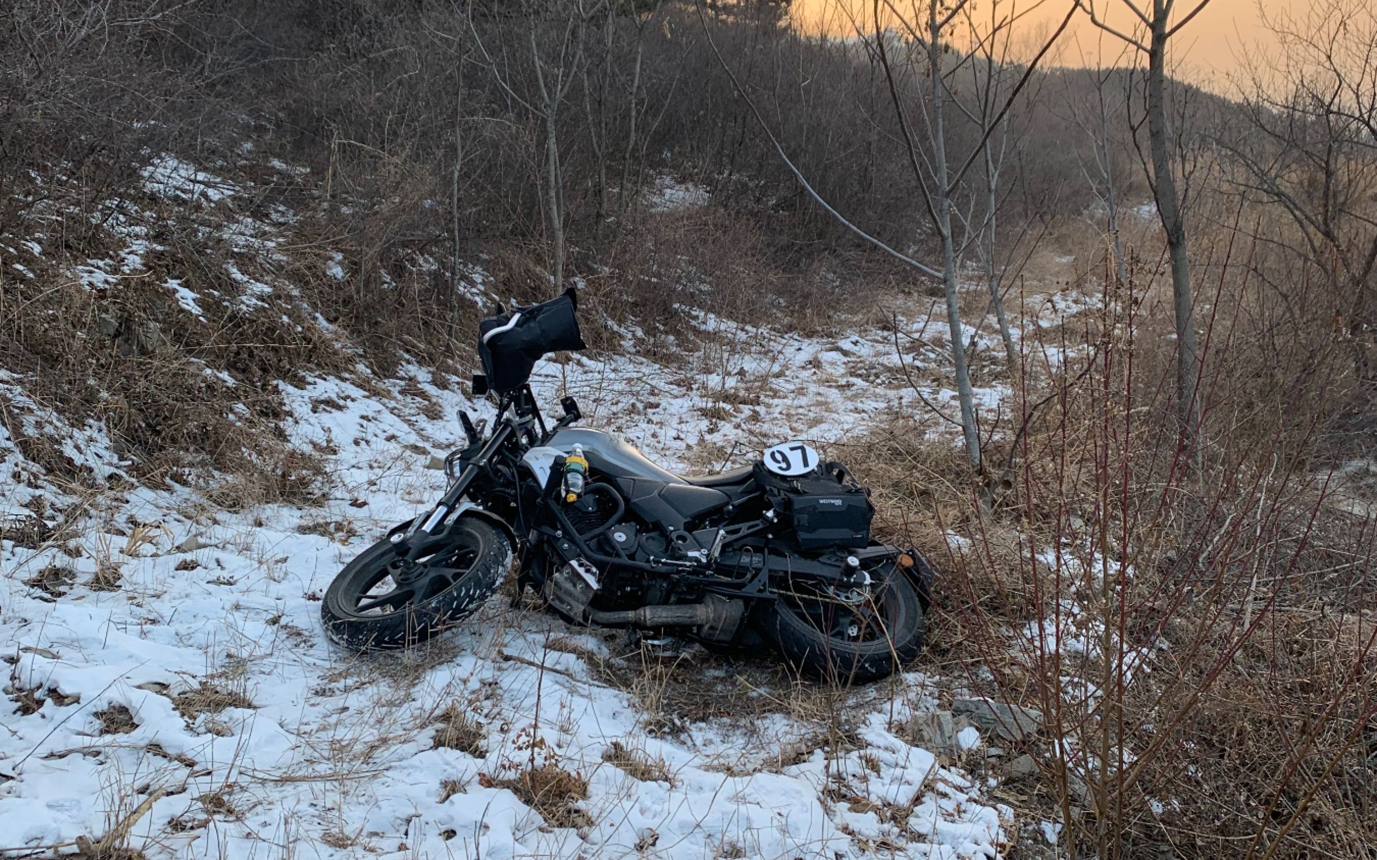 本田新大洲190tr跑山雪地打野