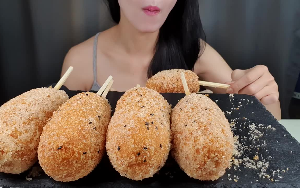 (angel j)小姐姐吃大热狗