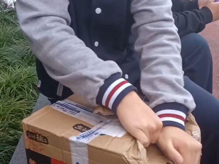 我们已经收到寝室长的七彩罐娘了，一买就是七个?，一人一个刚刚好 