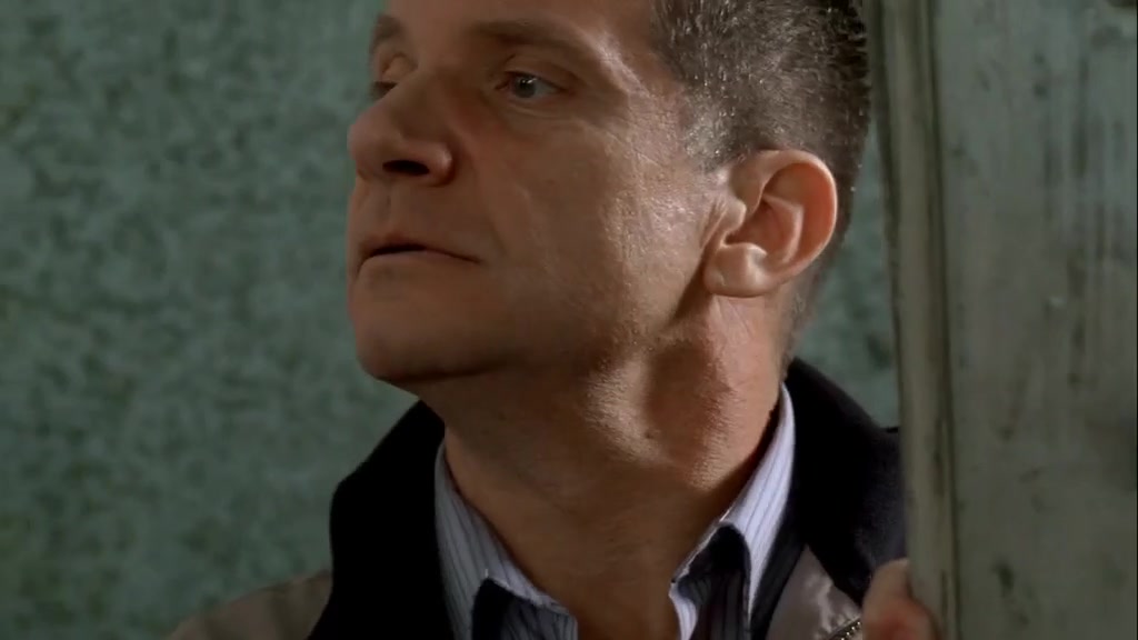 《越狱》将军被困在车内,前车的人一摁按钮,将军的车瞬间爆炸了5