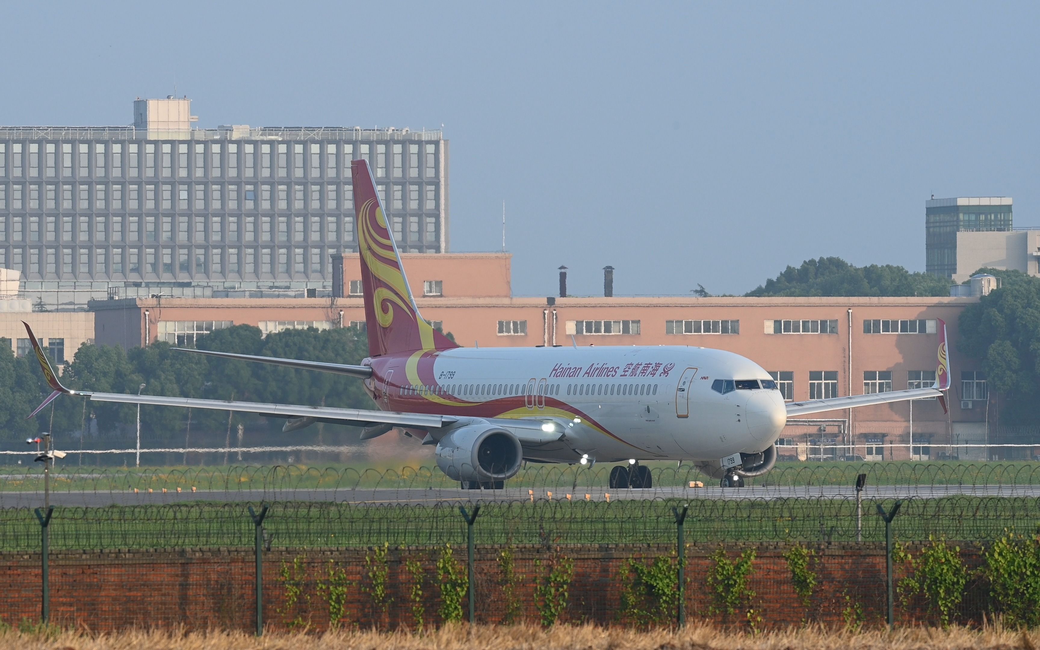 海南航空b737-800离港,飞往福州航程700公里(hu7645)