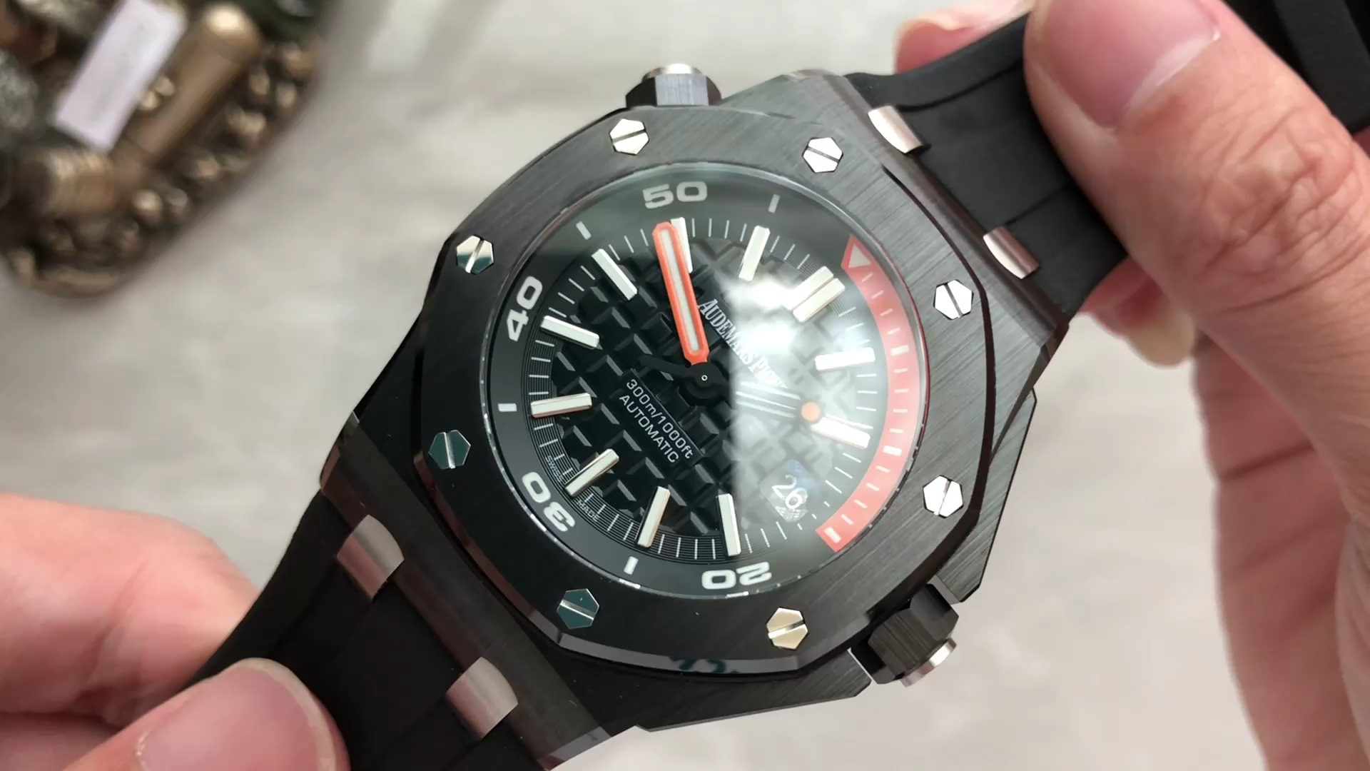 ip爱彼皇家橡树离岸型潜水表陶瓷壳15707ce.oo.a002ca.01