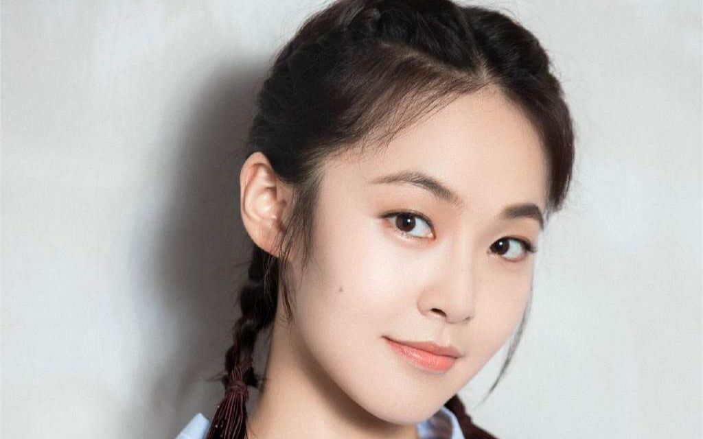 大美女张佳宁时尚写真,清纯可爱,美腿修长性感!