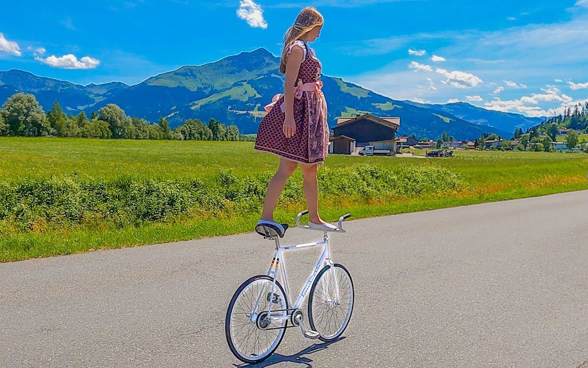 [图]奥地利大妹子展示不一样的自行车技巧 Incredible Bike Tricks, Meets Beautiful Austrian Landscape