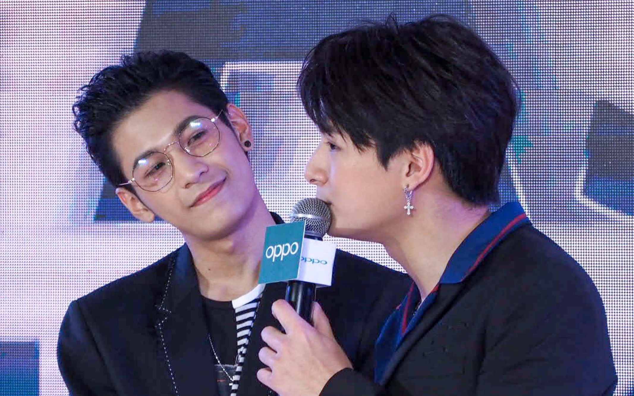 【singto&krist】暖暖碰了一下小姐姐的手 狮子一秒变脸_哔哩哔哩