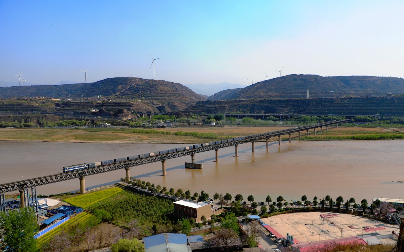 太局候段df8b牵41074次通过风陵渡黄河大桥_哔哩哔哩 (゜-゜)つロ