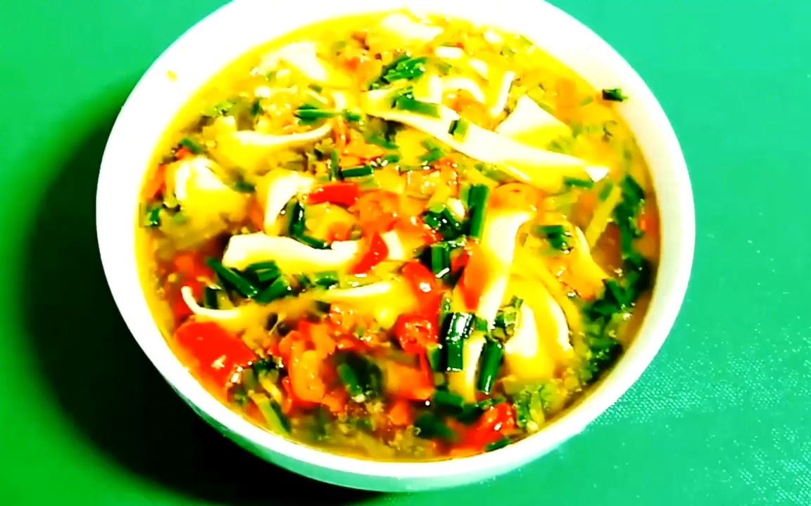 韭苔小米辣玉米面片的做法,粗粮细作,关键这几步掌握好劲道爽滑