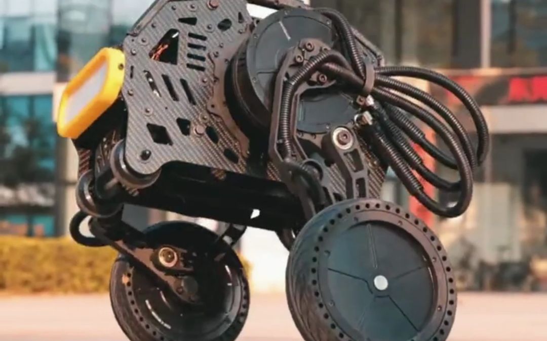 双轮依旧健步如飞!本末科技刑天机器人稳定输出!