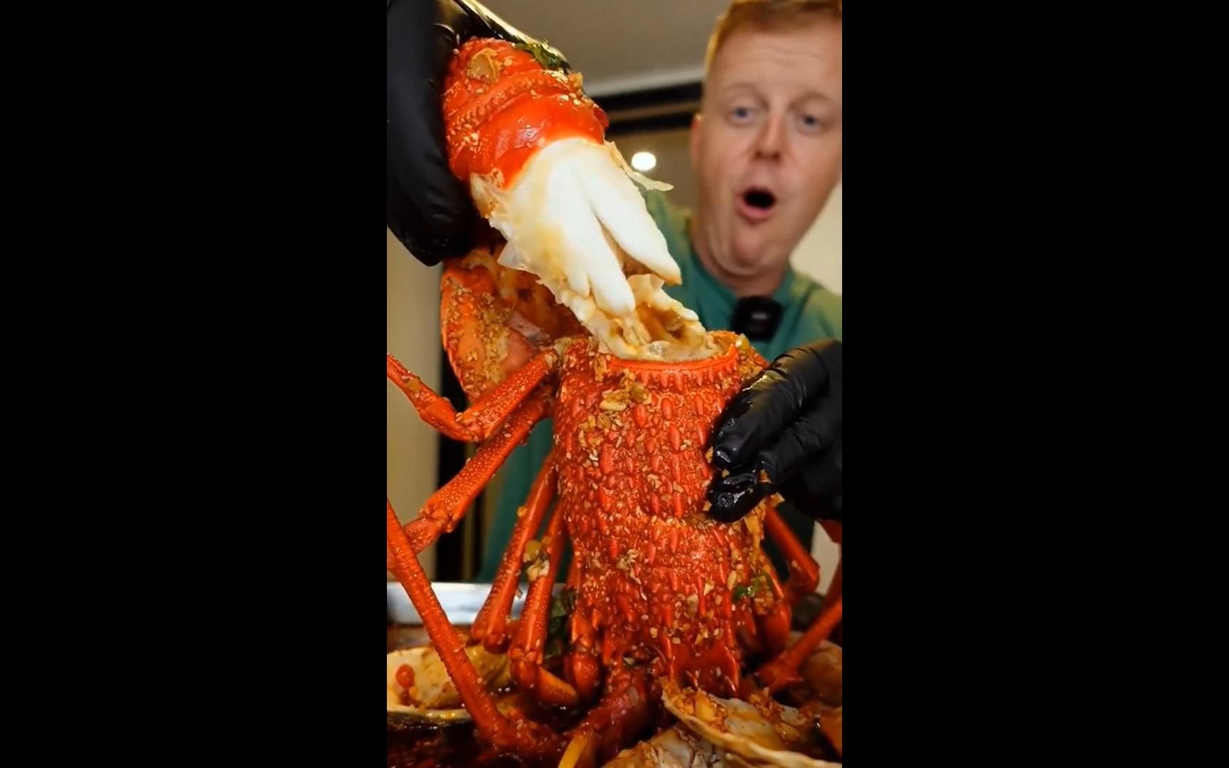 豪华版海鲜泡面刺激你的味蕾