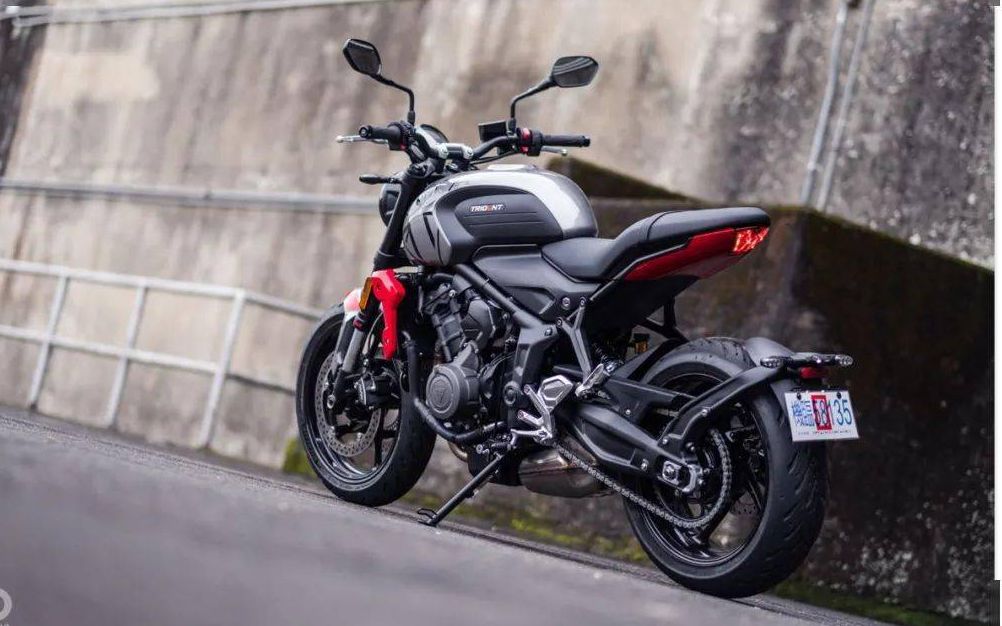 凯旋 2021trident 660 三缸复古街车 白天路试-第一视角试驾