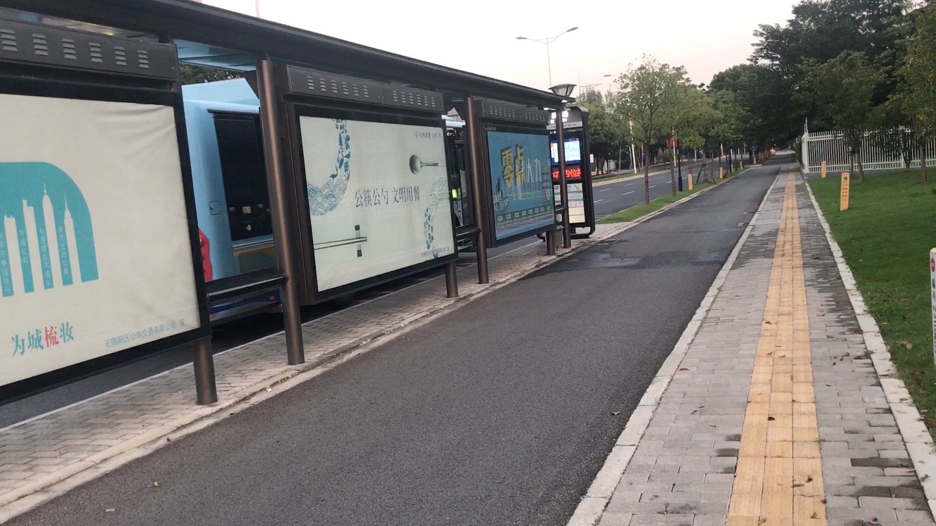 无锡新区公交751高浪路地铁站出站