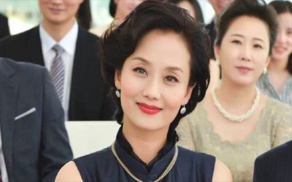 儿子是当红明星,女儿是奥运冠军,如今51岁风韵犹存哔哩哔哩bilibili