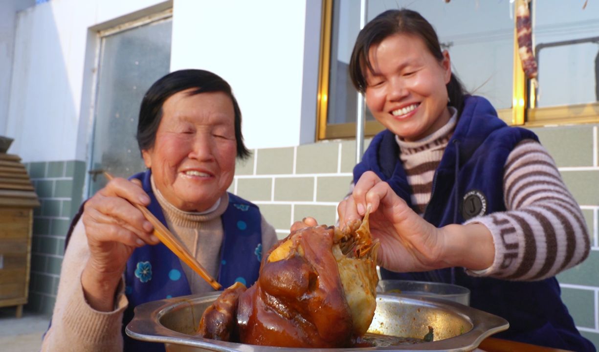 冬天羊肉很受欢迎,婆婆今天买了个羊头,老公问其价格后却蒙圈了哔哩哔哩bilibili