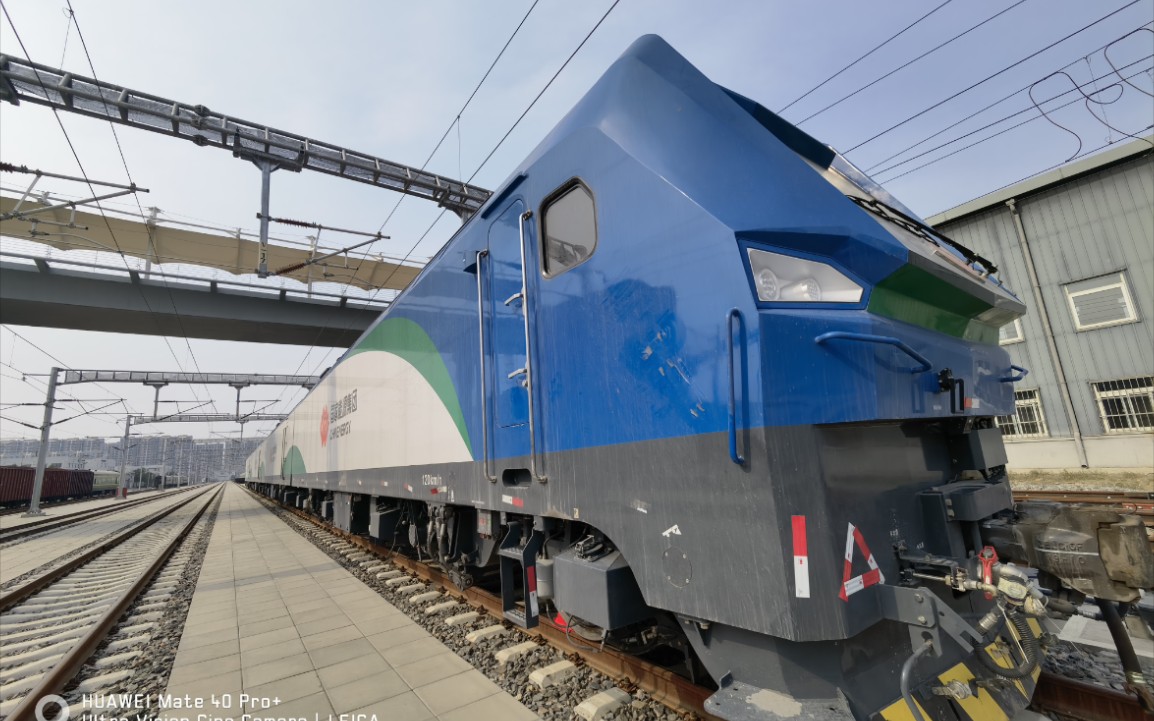 近距离拍摄神24电力机车_哔哩哔哩_bilibili