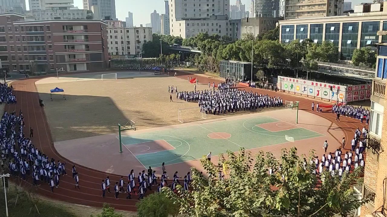 [图]运动员入场式伴随熟悉的进行曲勾起学生时代的回忆