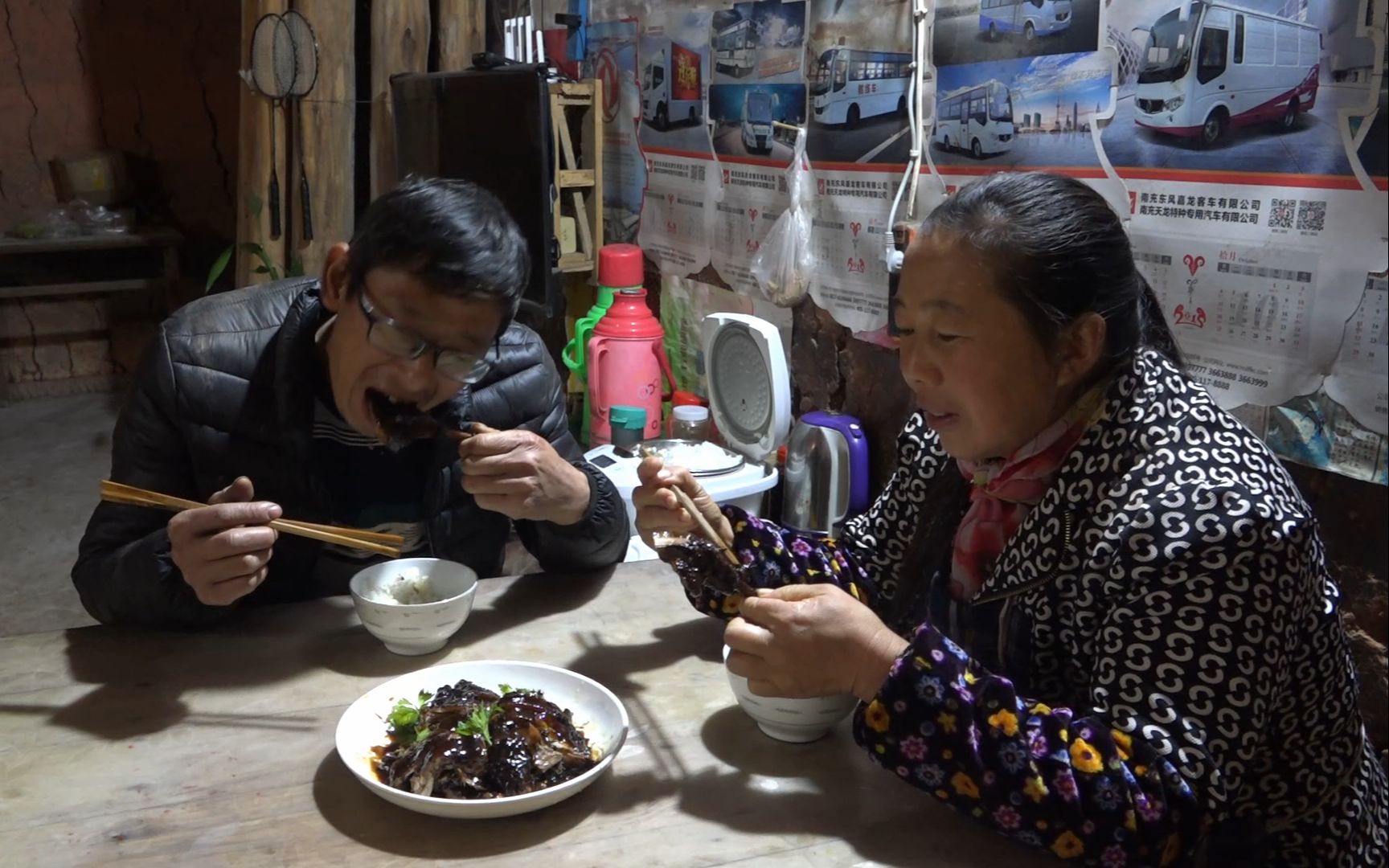 黄小妹在家做酱鸭,制作简单,鸭肉酱色诱人,咸香回甜特好吃哔哩哔哩bilibili