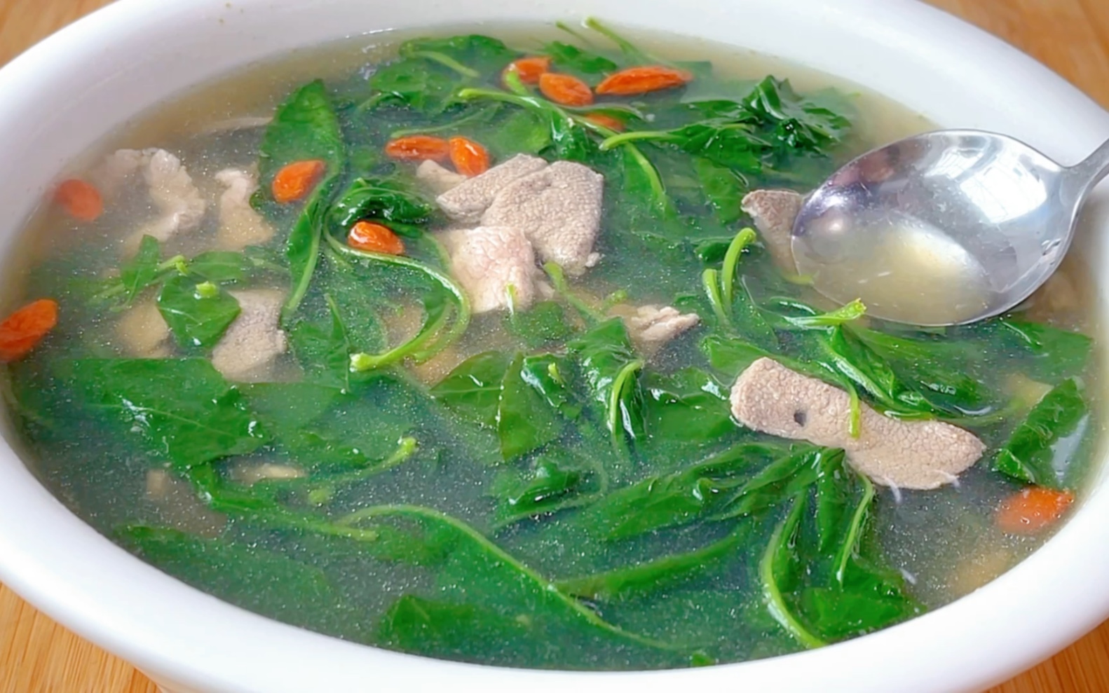 猪肝枸杞叶汤的功效(猪肝枸杞叶汤的功效和做法)