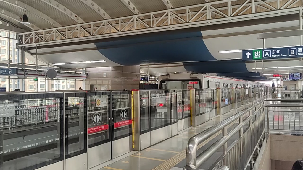 【北京地铁】1号线八通线01026车组去环球度假区站方向 果园站发车