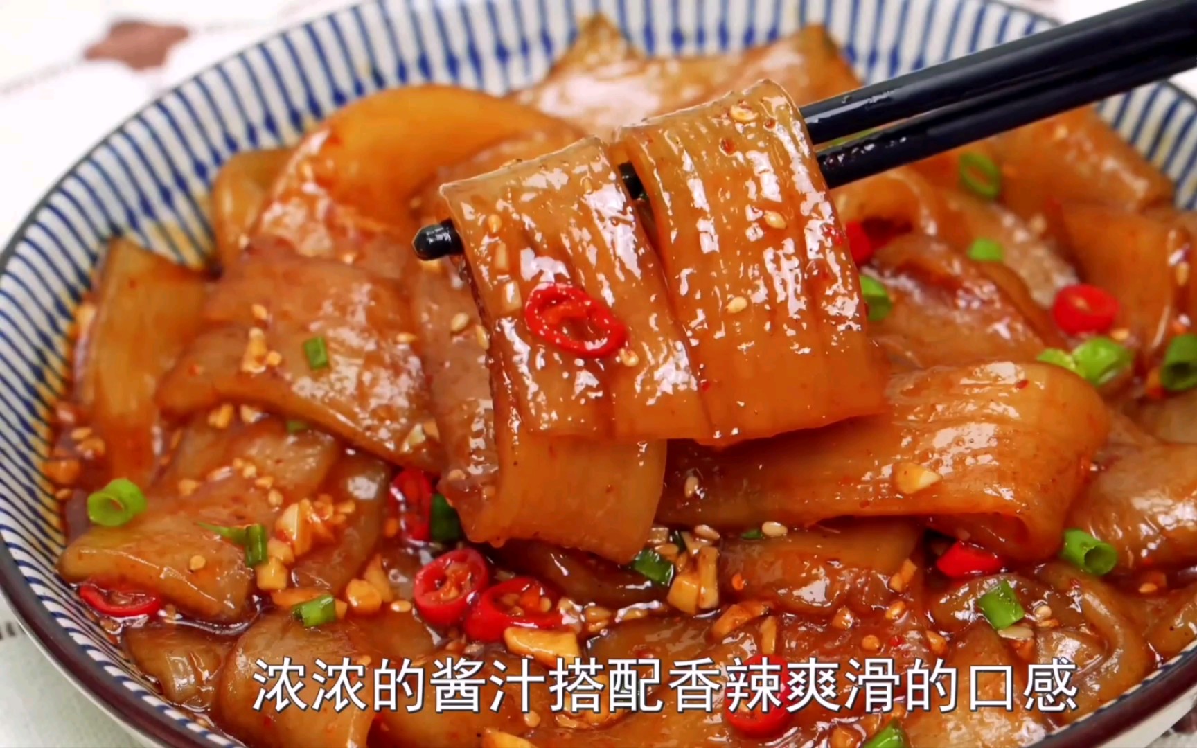 【辣炒宽粉】啊,就喜欢这样辣辣的味道,红红的颜色也很有食欲呀!对吧!