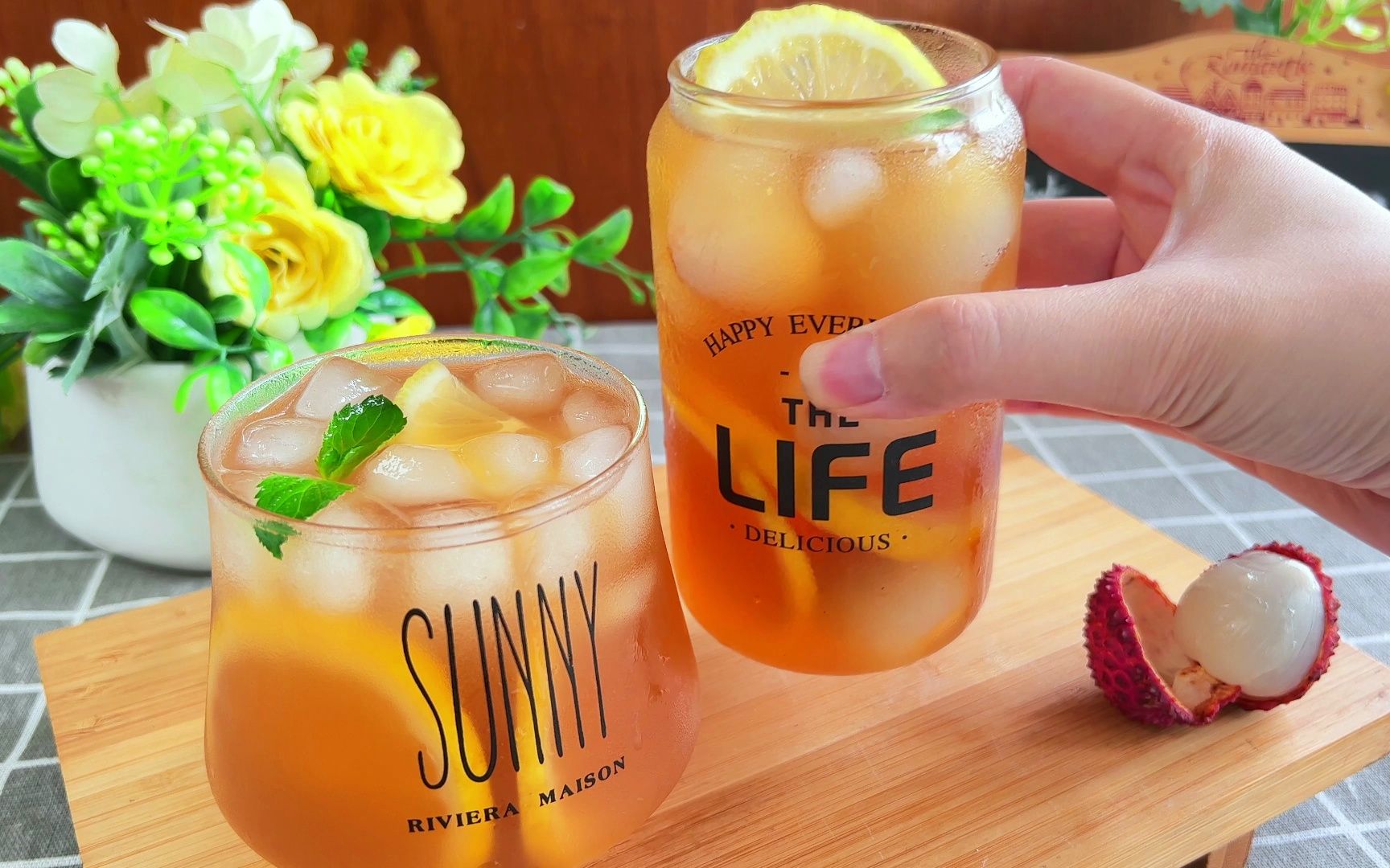 大热天,买几颗荔枝自制冷饮,透心凉果香十足,好喝到不像话