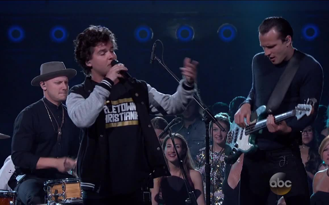 lukas graham - 7 years live (bbmas 2016) - 720p 软中英字幕
