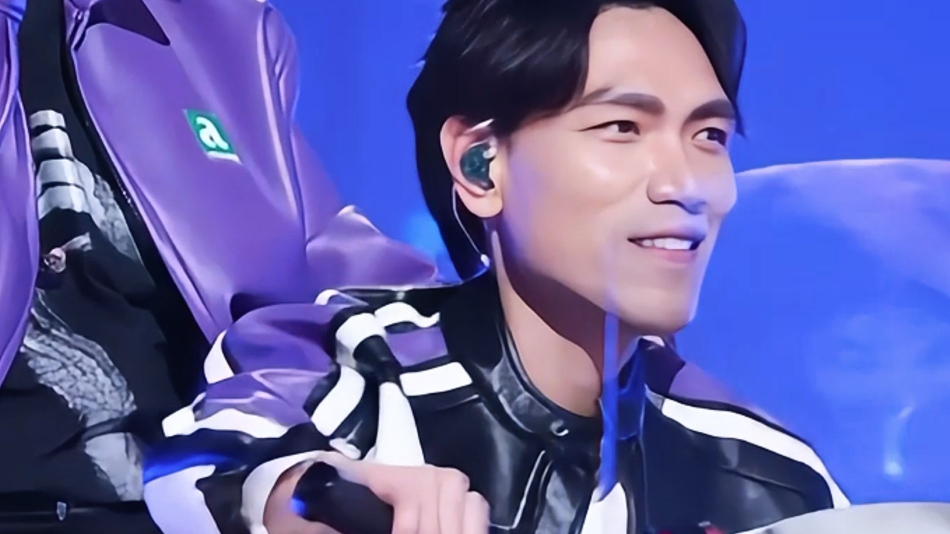 【杨宗纬】火车驶向云外,但骑着小摩托