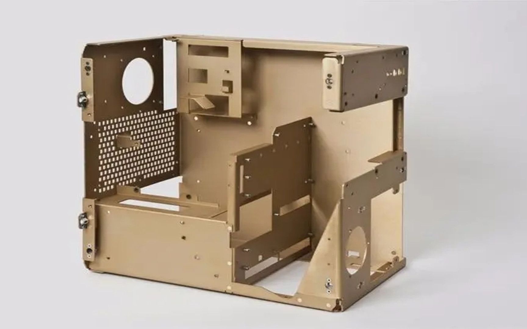 钣金箱中物料掉落到定位平台的同时是否需要做定位?