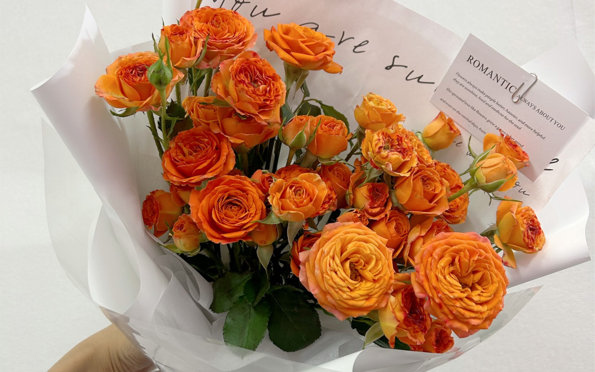 周末约会带束花吧看见就会开心的小花束橙色泡泡玫瑰简单可爱