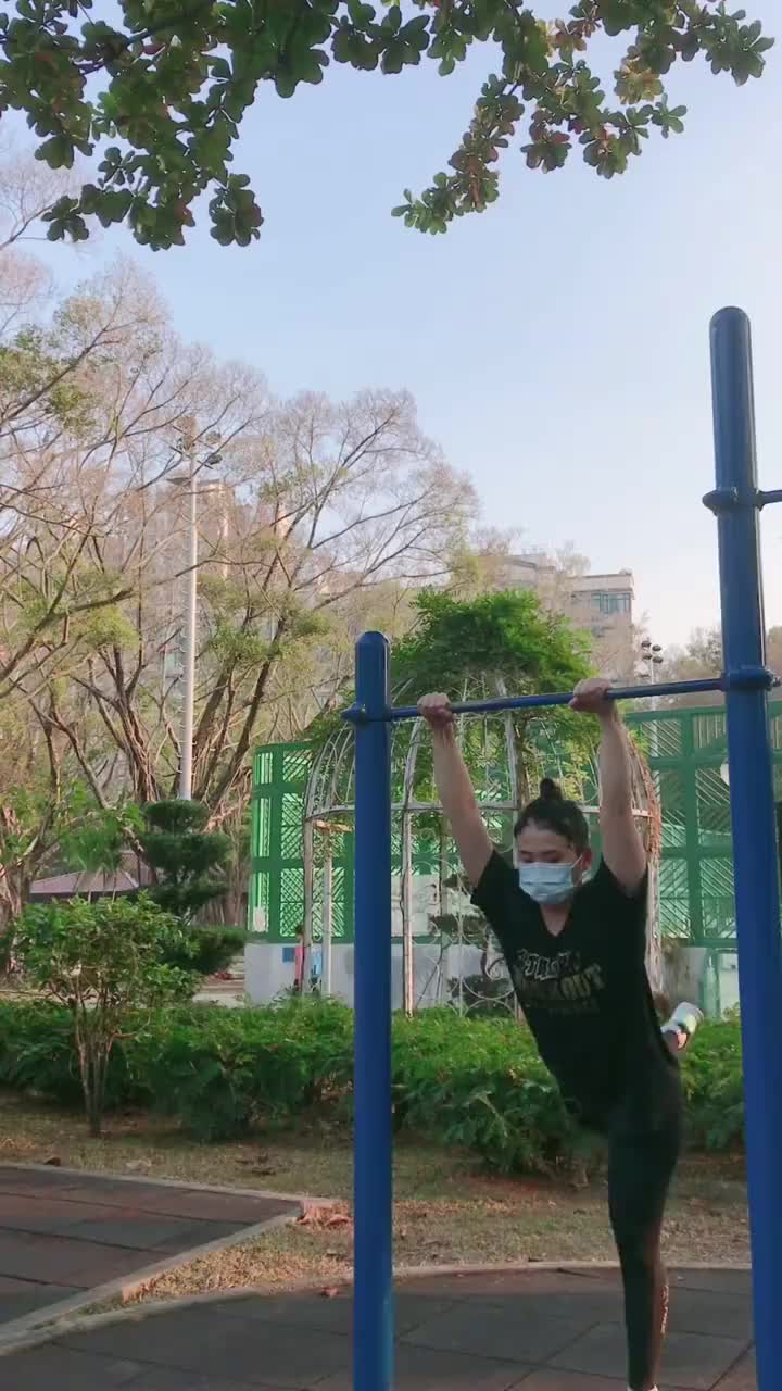 香港街健女生双力臂
