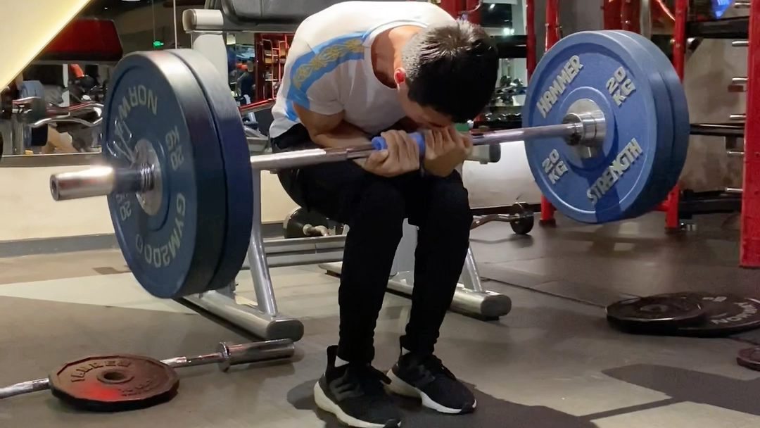 体重39公斤杠铃三头下压三百斤第一次走进健身房玩壶灵