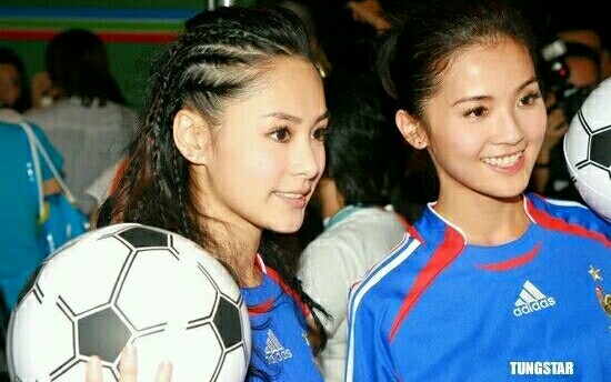 2002年,twins街头演唱【女校男生】