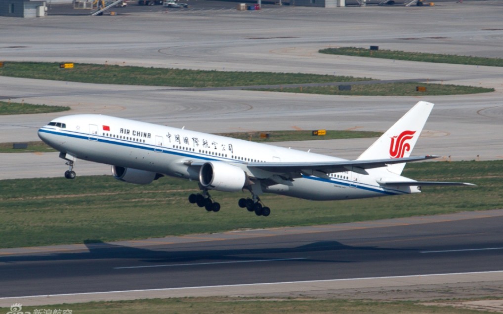 国航波音773起飞