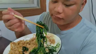 黄豆芽炒肉，菠菜，简简单单又一餐