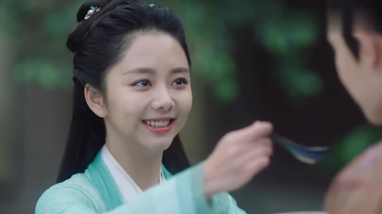 谭松韵演唱的插曲《今夏》发布mv  "六元一斤的虾"果然很好吃!