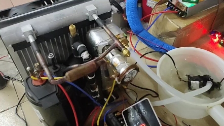 [图]DIY微型压缩机冷水机。12V300瓦直流变频冷水机，遥控变频。多功能拓展，分体式水冷空调，激光冷水机，电脑恒温散热器，鱼缸冷水机。采用134A环保制冷剂。