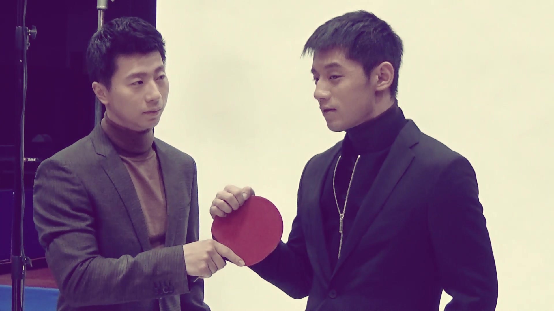 首发!张继科马龙时尚西装大片_哔哩哔哩_bilibili