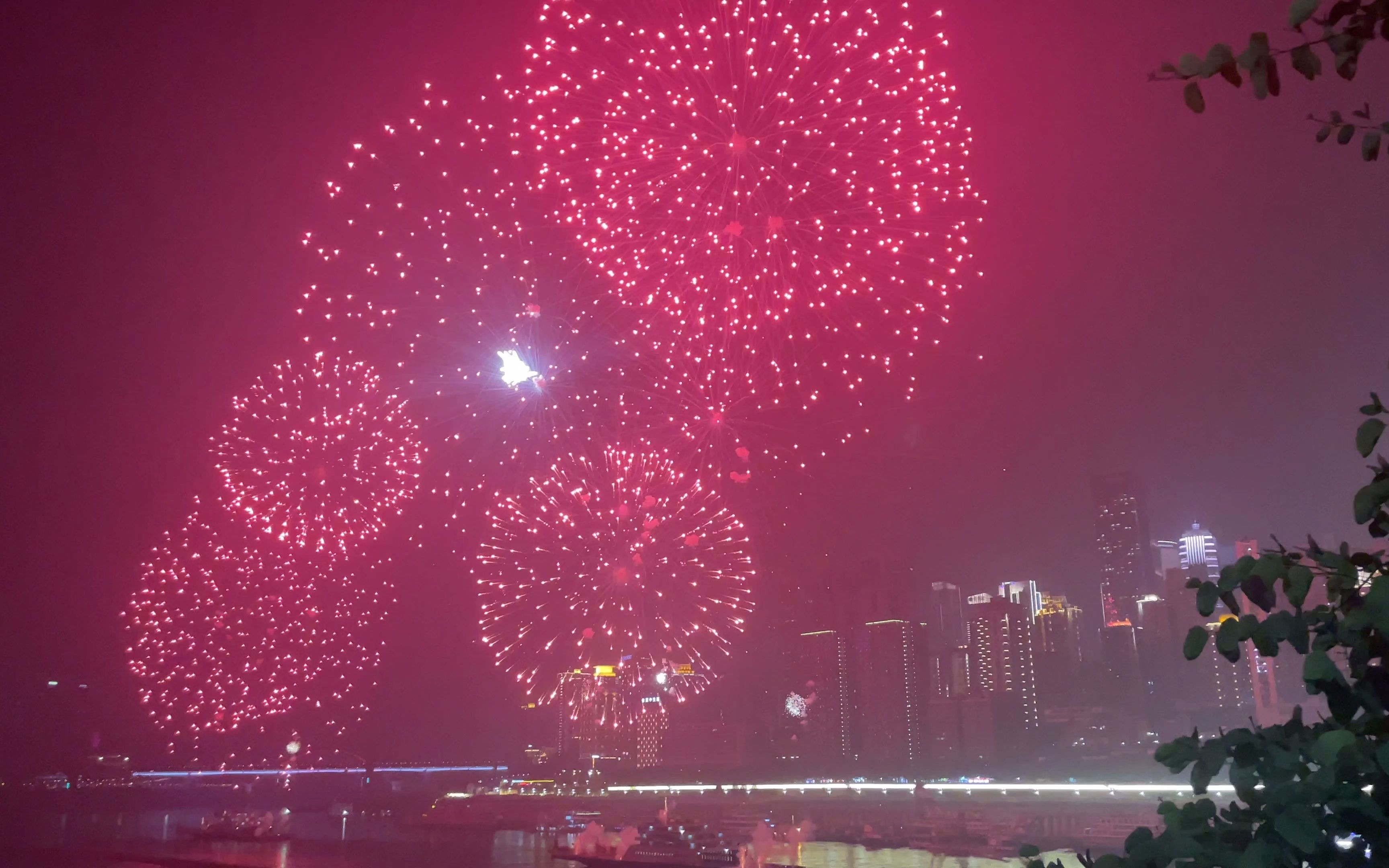 重庆跨年夜烟火表演