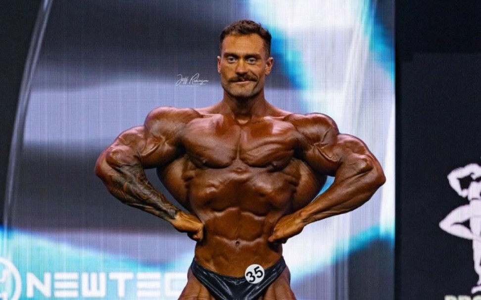 古典健体的王中之王 chris bumstead