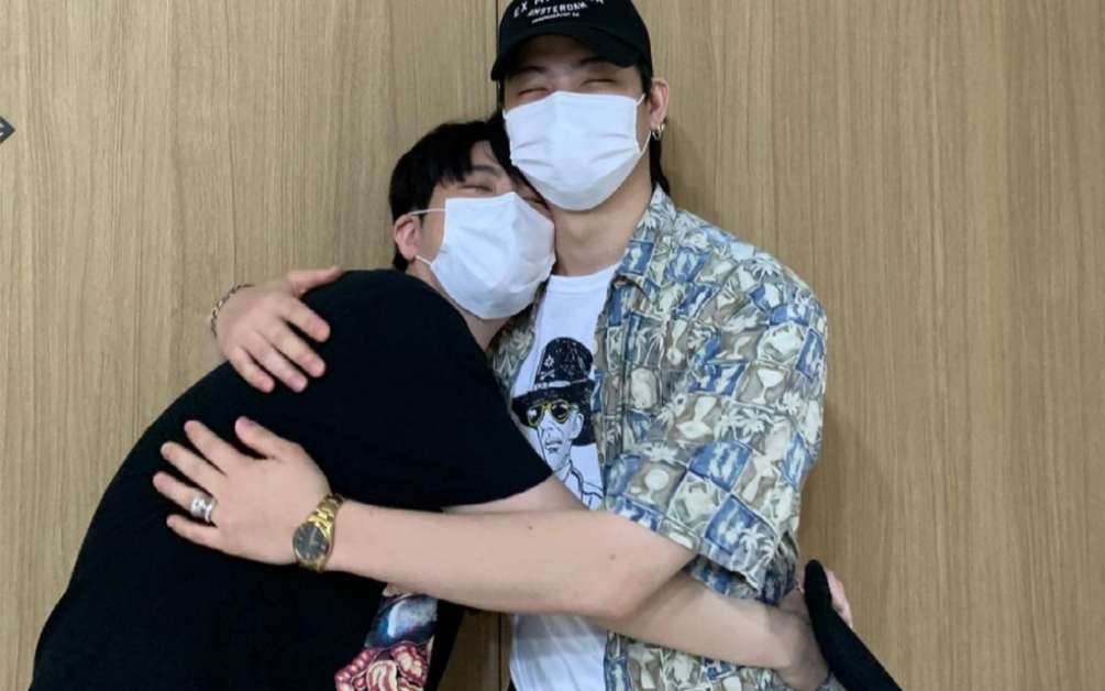 【林在范崔荣宰/范七】范:他是我初恋!七:他是我男人!( 甜到了